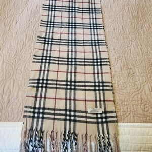 Burberry Classic Check Scarf in Beige and Black